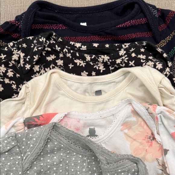 GAP Kids Bodysuits in Floral, Stripes, and Heart Designs - Picture 3 of 3